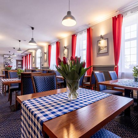 Hotel Diamond W Bialym Dworku Rumia Buitenkant foto
