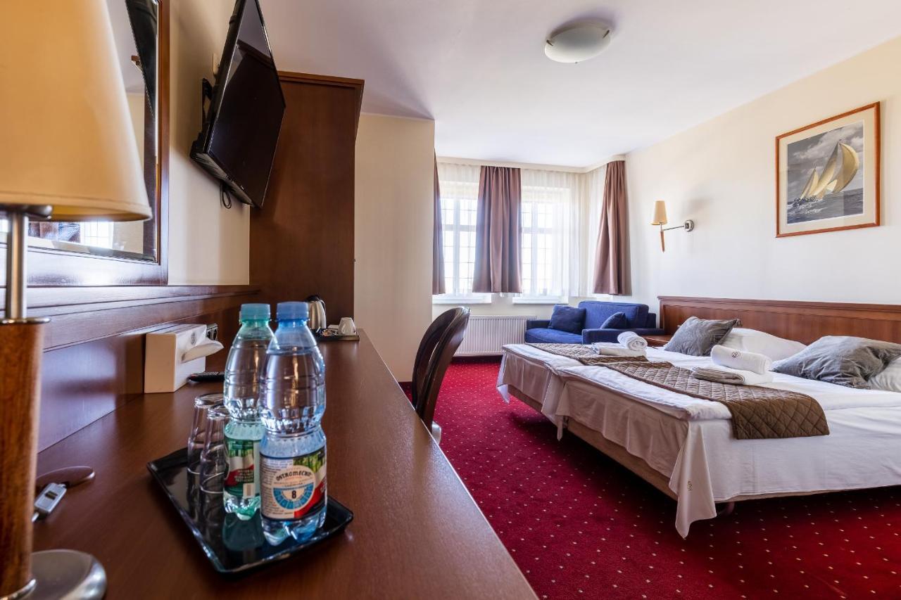 Hotel Diamond W Bialym Dworku Rumia Buitenkant foto