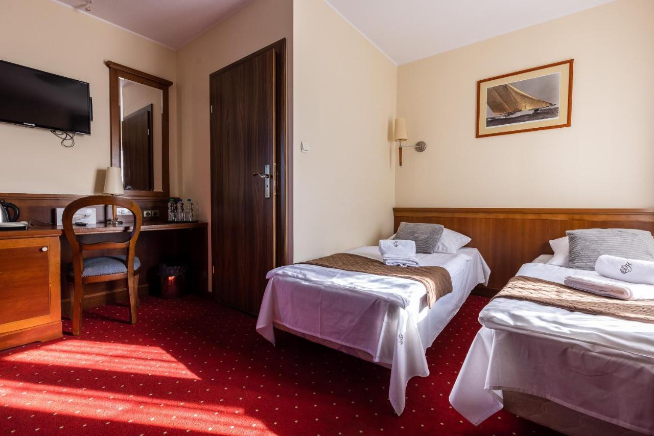 Hotel Diamond W Bialym Dworku Rumia Buitenkant foto