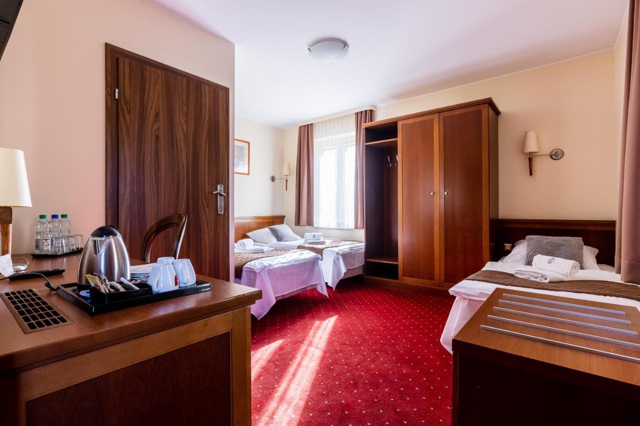 Hotel Diamond W Bialym Dworku Rumia Buitenkant foto