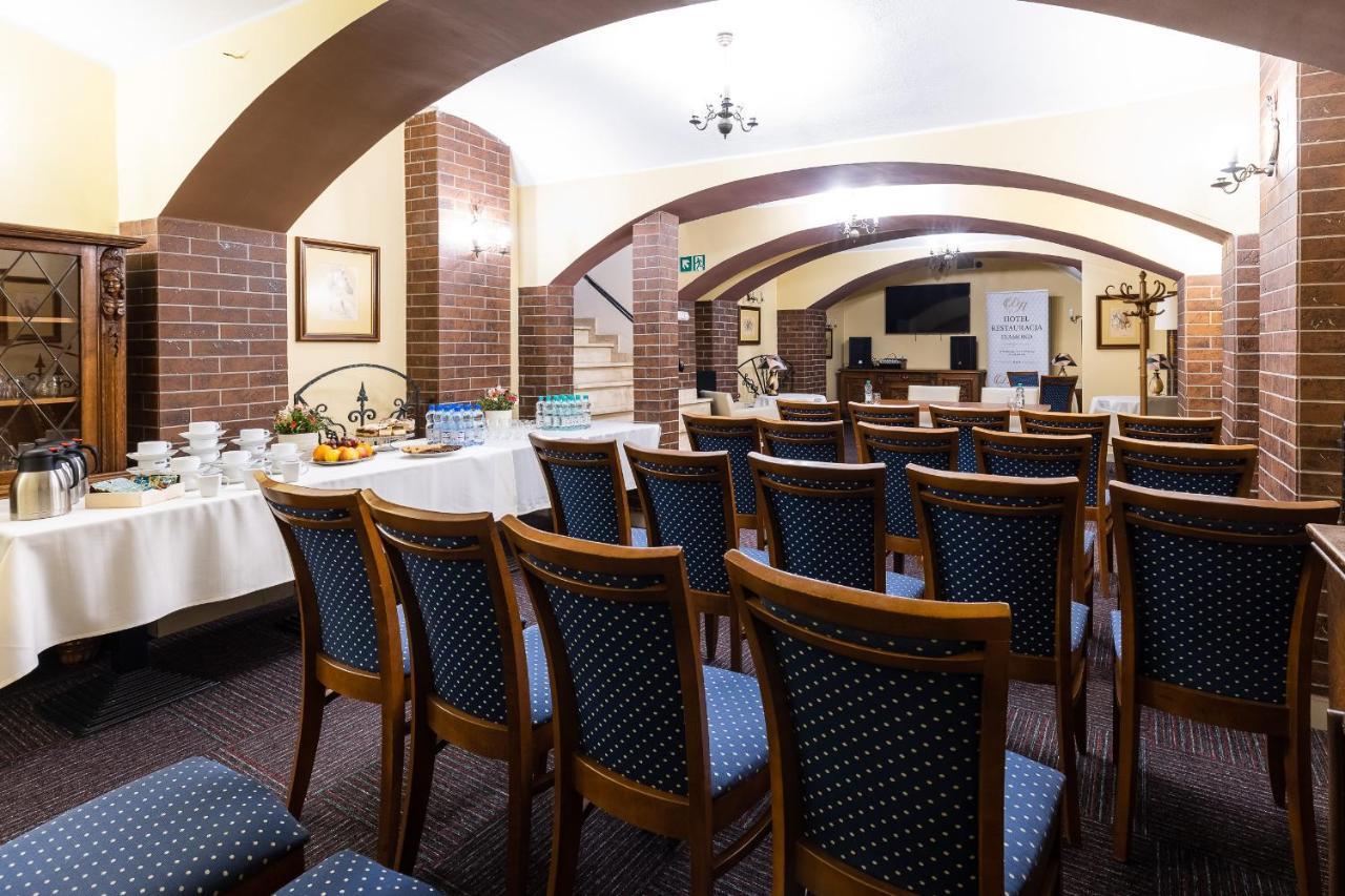 Hotel Diamond W Bialym Dworku Rumia Buitenkant foto
