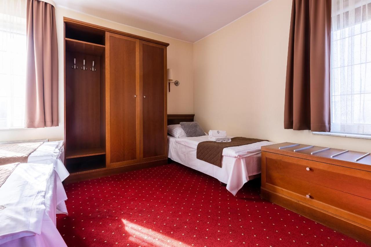 Hotel Diamond W Bialym Dworku Rumia Buitenkant foto