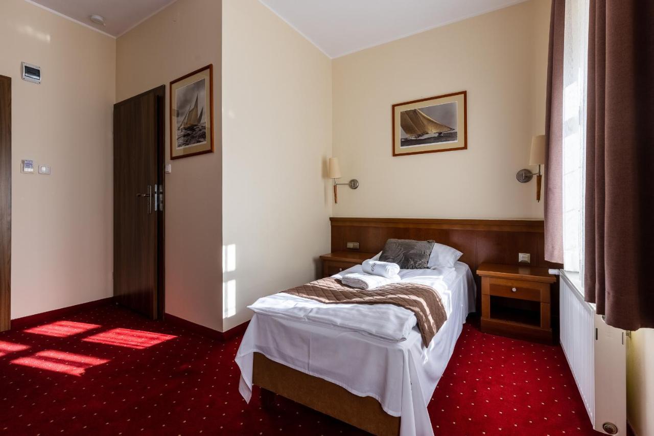 Hotel Diamond W Bialym Dworku Rumia Buitenkant foto