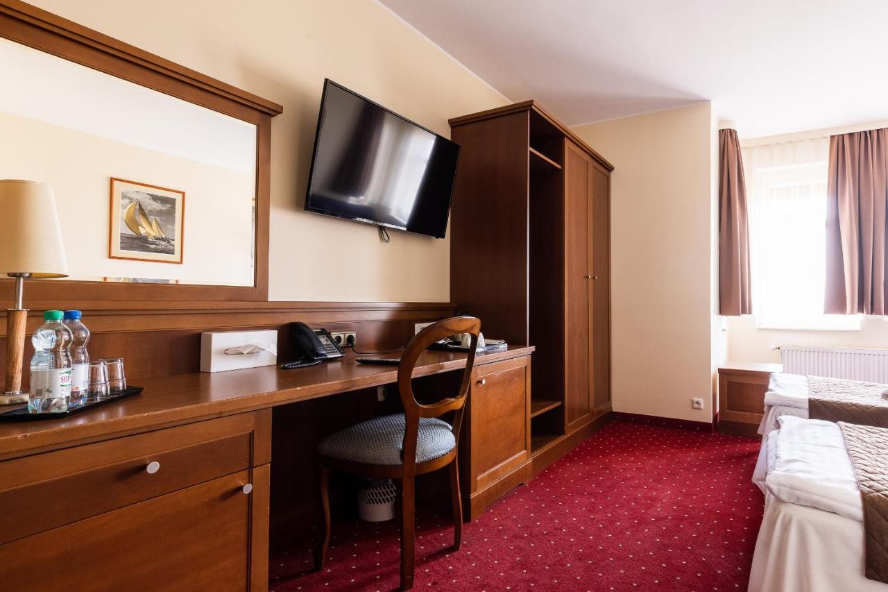 Hotel Diamond W Bialym Dworku Rumia Buitenkant foto