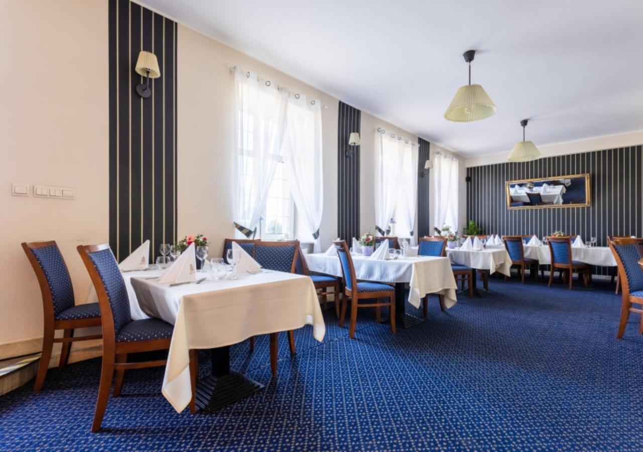 Hotel Diamond W Bialym Dworku Rumia Buitenkant foto