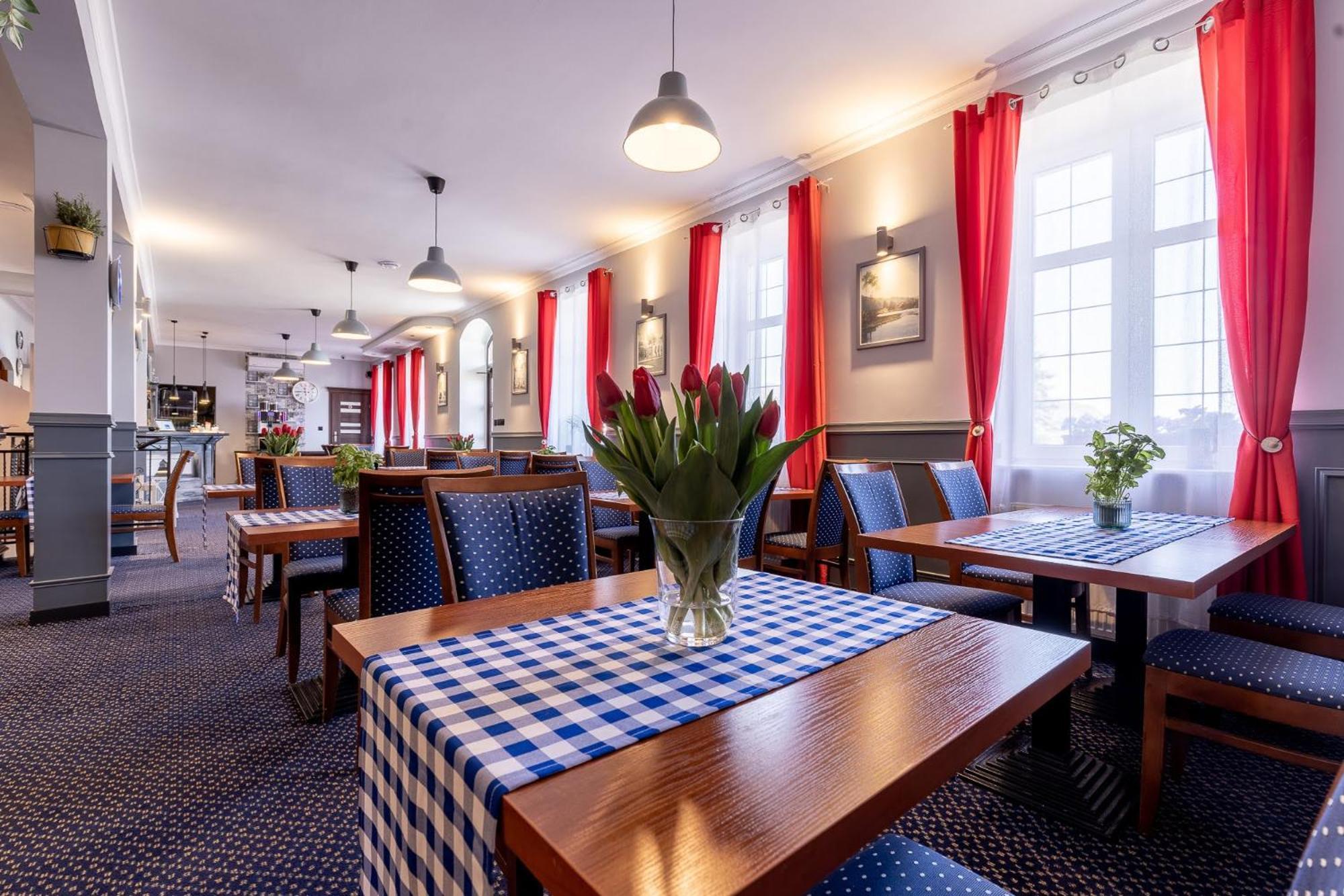 Hotel Diamond W Bialym Dworku Rumia Buitenkant foto